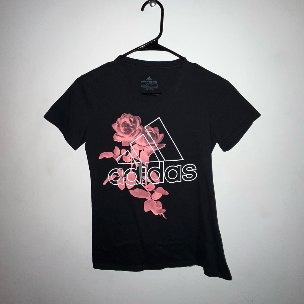 BLACK ADIDAS GRAPHIC TEE WITH PINK ROSE TSHIRT